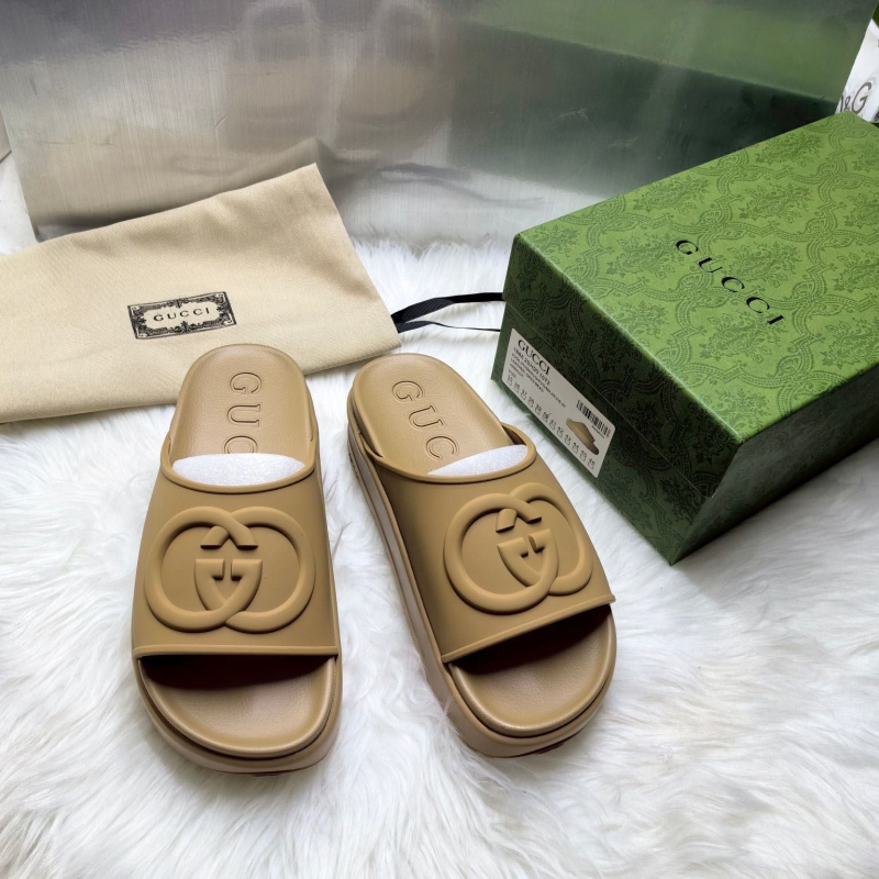 G*u*i slippers